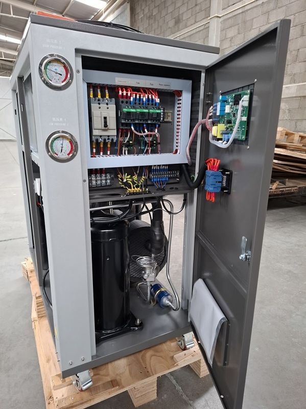 Промышленный охладитель воды 5HP Обработка пластика 5RT охлаждаемый воздухом охладитель для фармацевтического химического охлаждения Конденсатор медной трубы